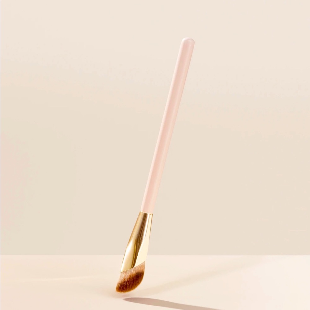 NWT Rare Beauty Liquid Touch Concealer Brush